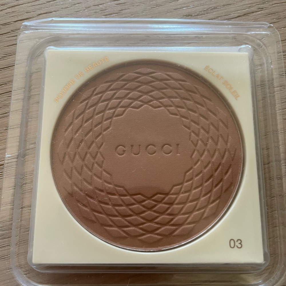Gucci Eclat Soleil Luminous Bronzing Powder 03